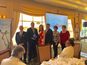 Ian_Cotner_with_award_at_podium_with_Larry_Rein_Liz_Quirantes_Avossa_Denise_Gloria_ChiildNet_Luncheon_V2-4.6.17